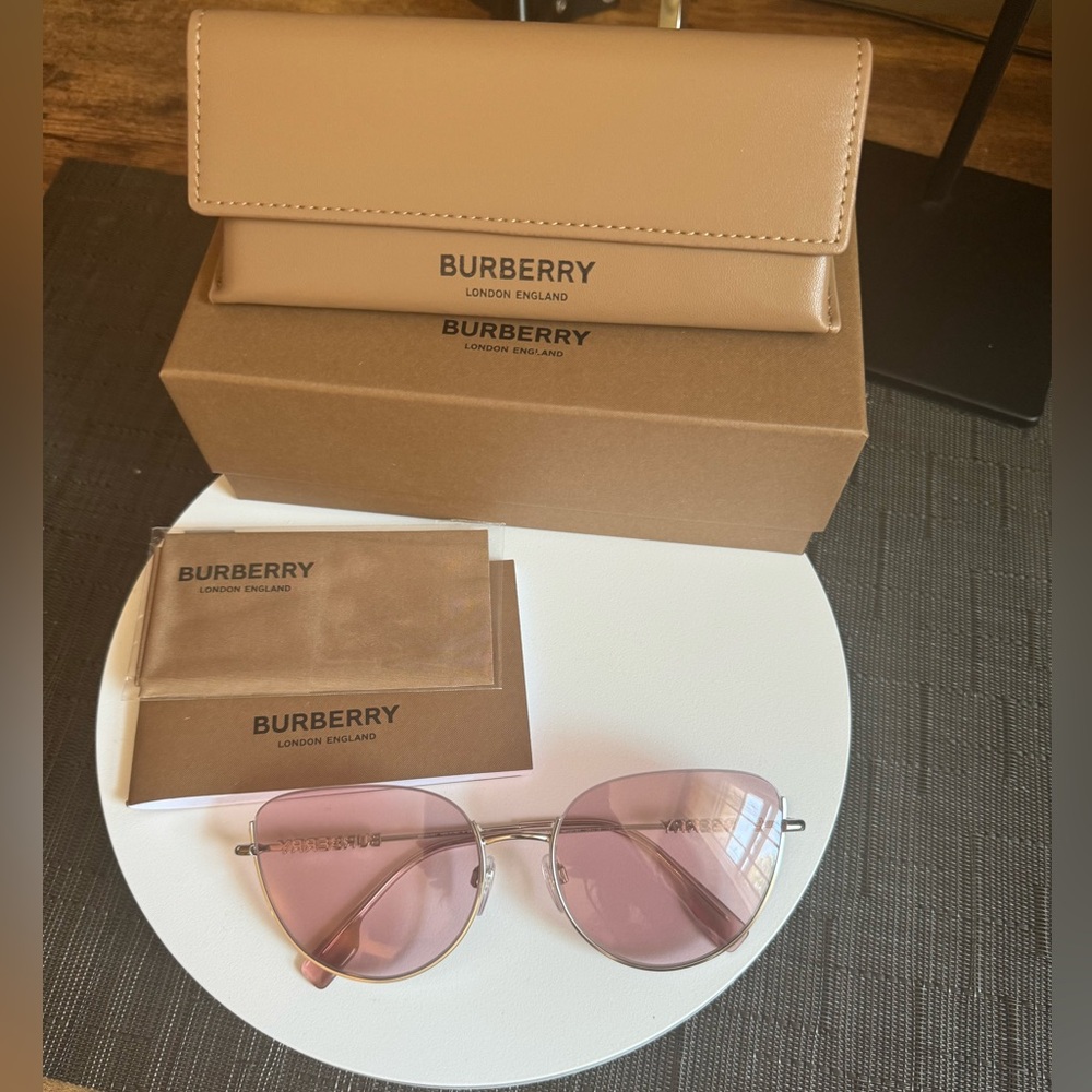 🎁🎁GIFTABLE🎁🎁 BNIB Auth Burberry BE3144 “Harper” Sunglasses - Silver/Light Violet
